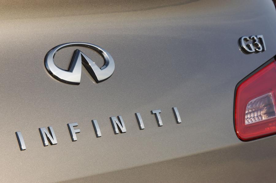  Infiniti G37 2010 года  (EU) (фото 35 из 53)